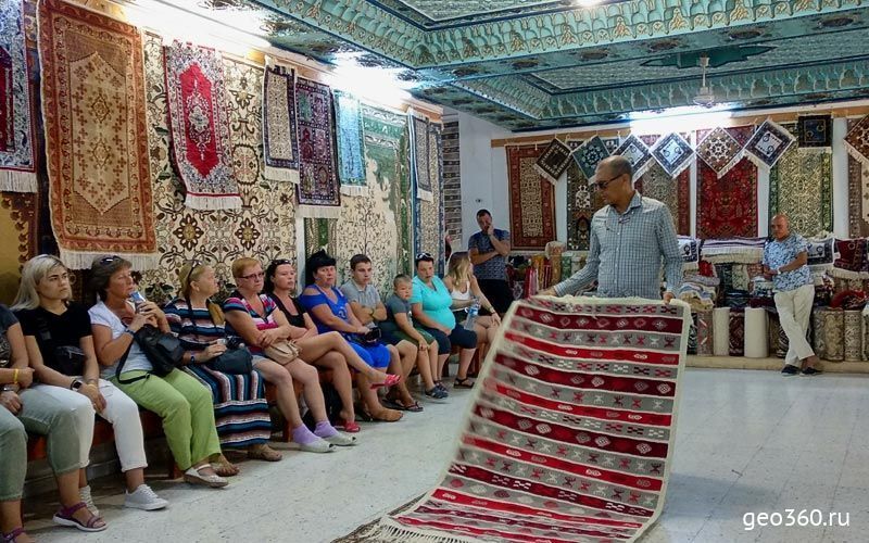 В магазине ковров в Кайруане
