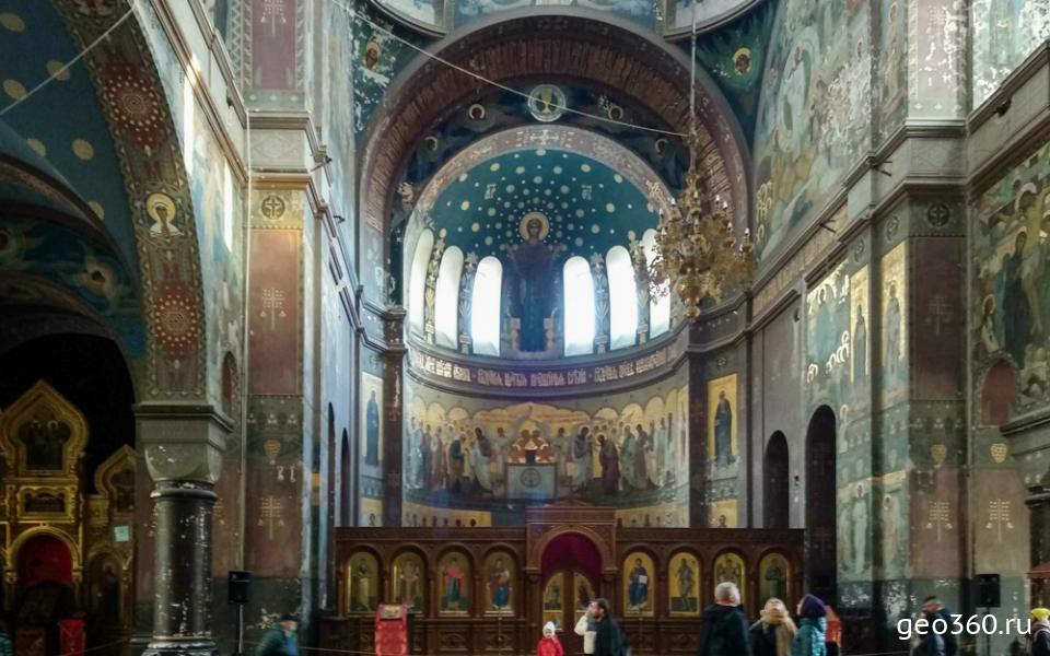 Внутри Пантелеймоновского собора