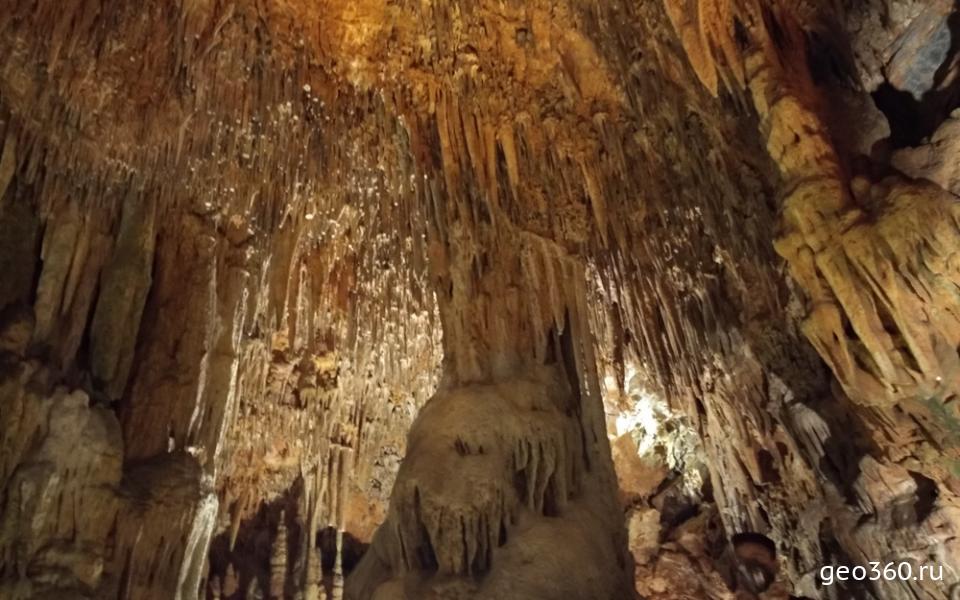 Сталактиты в пещере Дамлаташ